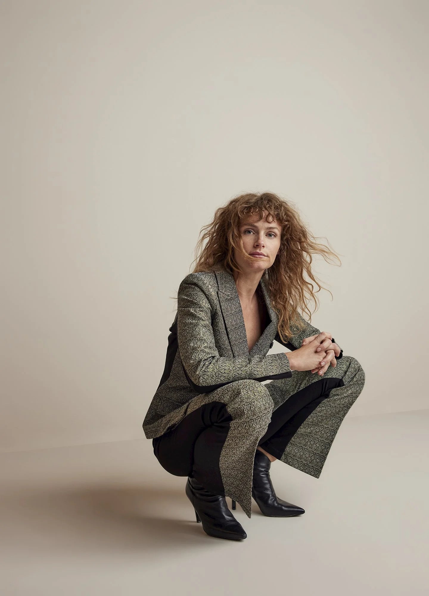 Blazer with gold-coloured thread