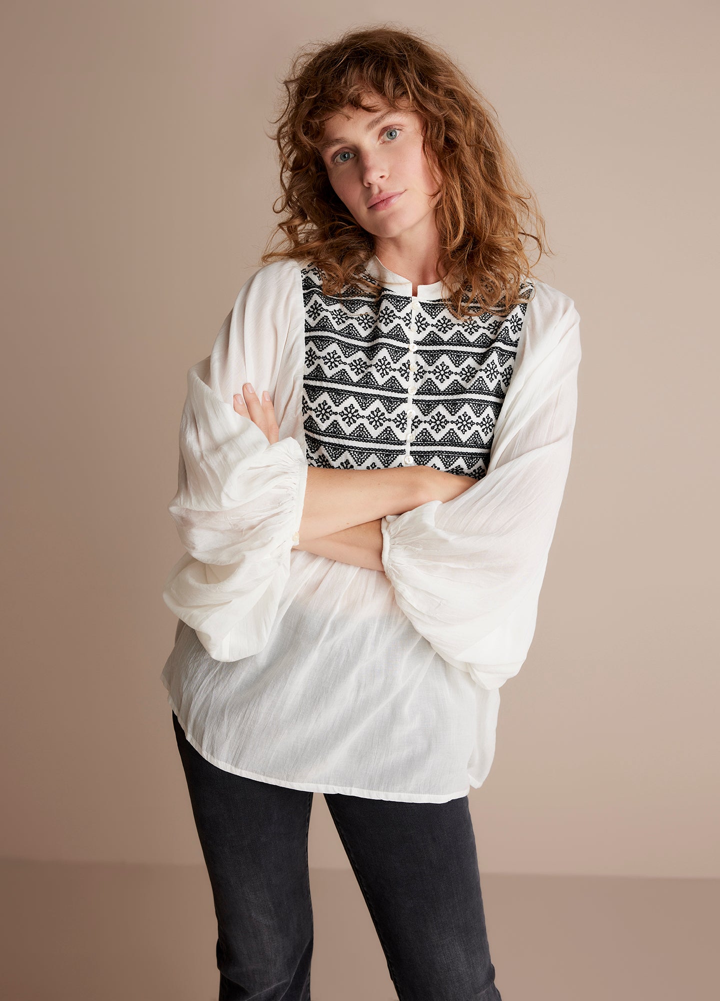 Summum Embroidered White Blouse with a boho-style and balloon sleeves