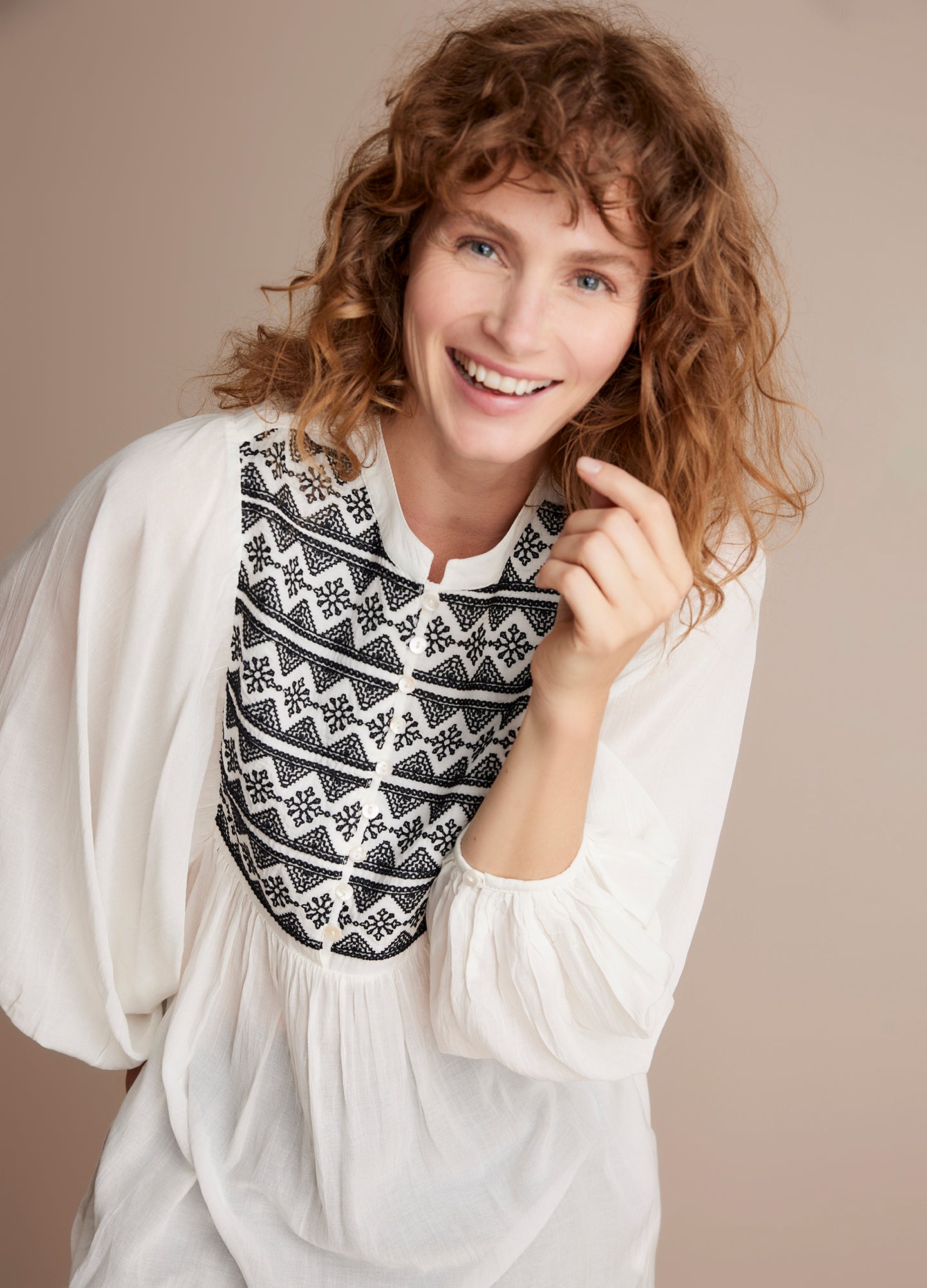 Summum Embroidered White Blouse with a boho-style and balloon sleeves
