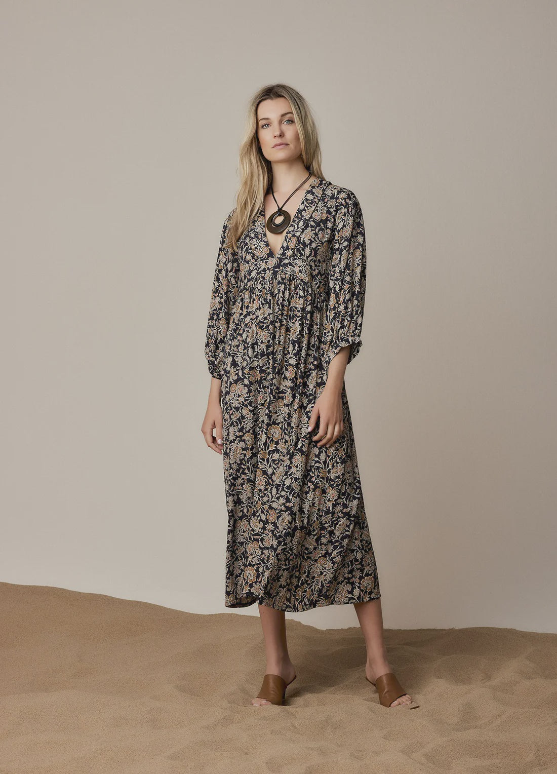 Dress with balloon sleeves