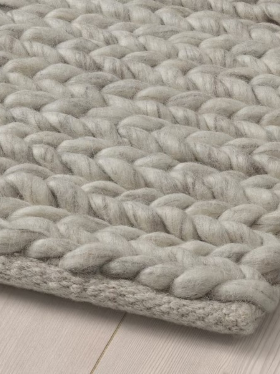 Elegant Hand Woven Ivory Grey Rug