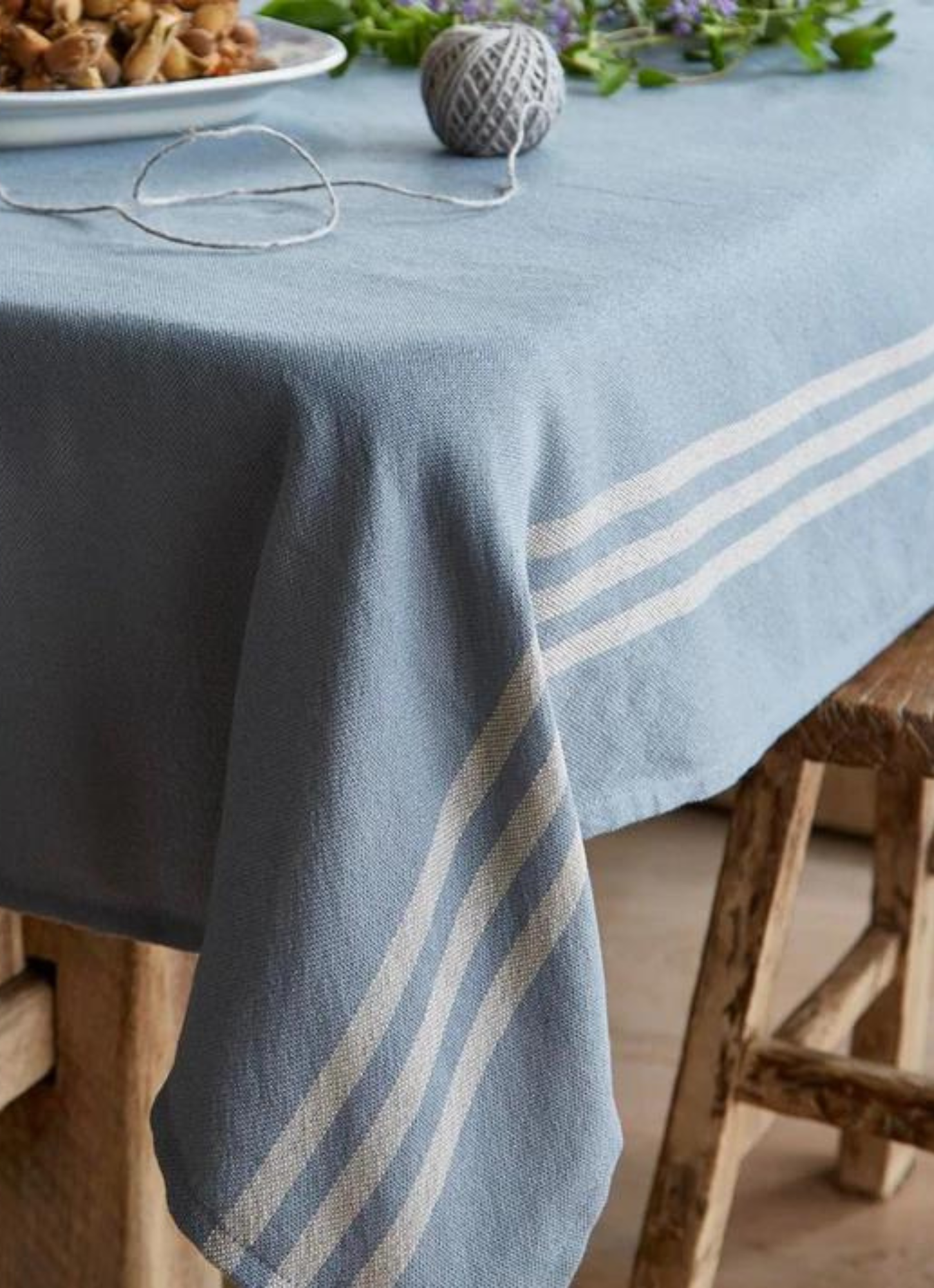 Maxime Blue & Linen Tablecloth